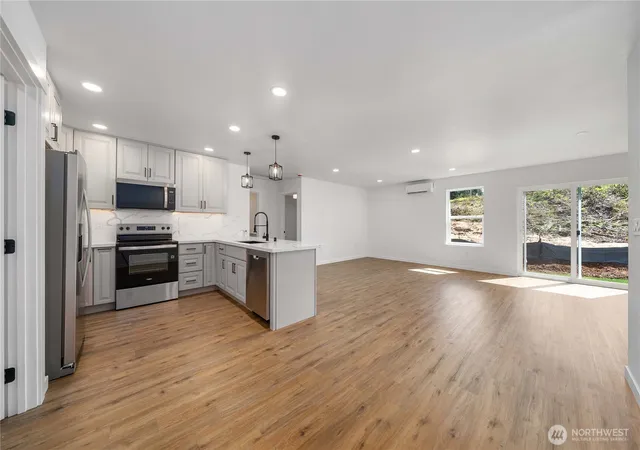 Photo 3 of Sale Pending at 441 Chestnut St, Shelton, WA 98584 | MLS# NWM2503364 | Listing updated on 2026-09-25