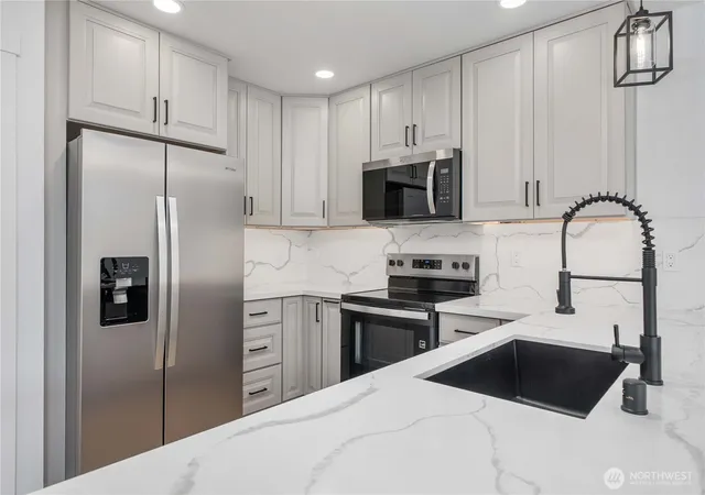 Photo 4 of Sale Pending at 441 Chestnut St, Shelton, WA 98584 | MLS# NWM2503364 | Listing updated on 2026-09-25