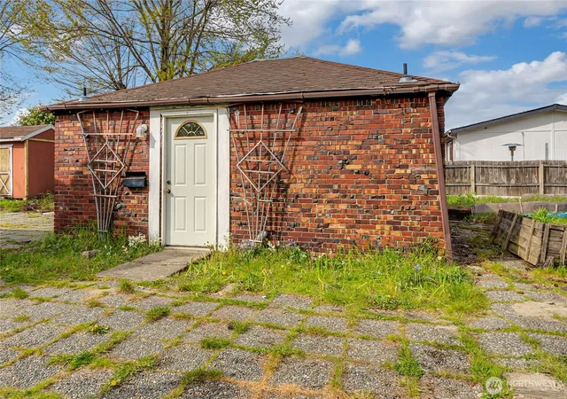 Photo 3 of Single family home for sale at 3207 83rd Street S, Lakewood, WA 98499 | MLS# NWM2503385 | Listing updated on 2026-09-29