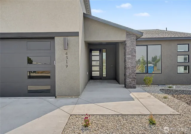 Photo 2 of Single family home for sale at 4319 W Surf Scoter St, Moses Lake, WA 98837 | MLS# NWM2503404 | Listing updated on 2026-09-21