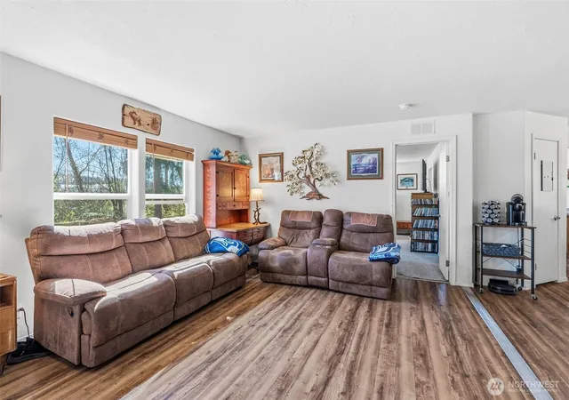 Photo 3 of Sale Pending at 337 Jorgensen Rd, Onalaska, WA 98570 | MLS# NWM2503518 | Listing updated on 2026-09-19