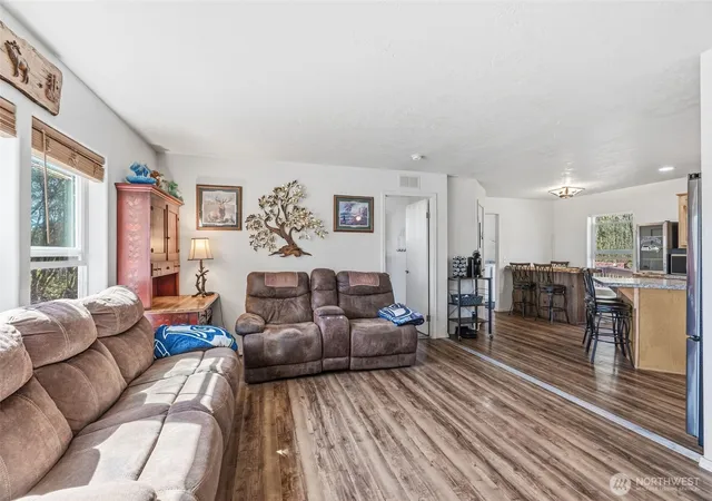 Photo 4 of Sale Pending at 337 Jorgensen Rd, Onalaska, WA 98570 | MLS# NWM2503518 | Listing updated on 2026-09-19