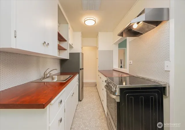 Photo 3 of Condo for sale at 7 Harrison St #20, Seattle, WA 98109 | MLS# NWM2503580 | Listing updated on 2026-09-30