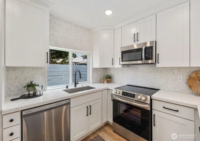 Photo 3 of Townhouse for sale at 806 S Rose St, Seattle, WA 98108 | MLS# NWM2503600 | Listing updated on 2026-09-30