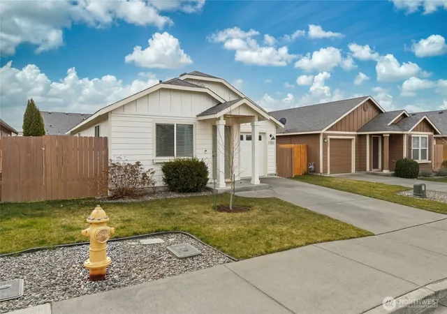 Photo 3 of Single family home for sale at 1203 Sw Carver St, College Place, WA 99324 | MLS# NWM2503634 | Listing updated on 2026-09-21