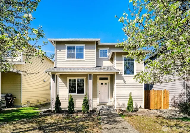Photo 2 of Single family home for sale at 367 Graham Ave Ne, Renton, WA 98059 | MLS# NWM2503640 | Listing updated on 2026-09-29