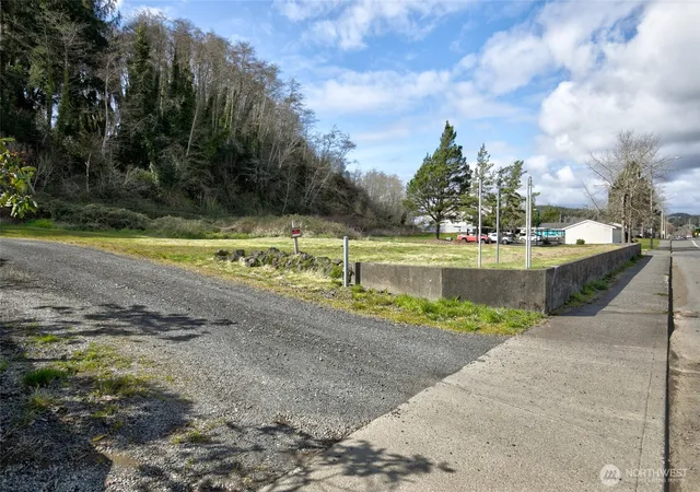 Photo 3 of Land for sale at 905 Lincoln St, Hoquiam, WA 98550 | MLS# NWM2503648 | Listing updated on 2026-09-21