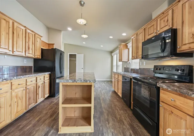Photo 4 of Manufactured home for sale at 3516 Meadowbrook Ln SE, Lacey, WA 98503 | MLS# NWM2503681 | Listing updated on 2026-09-21