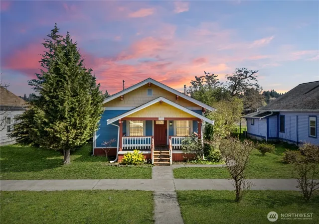 Photo 1 of Sale Pending at 1014 B St, Centralia, WA 98531 | MLS# NWM2503702 | Listing updated on 2026-09-25