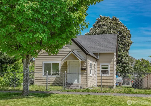 Photo 3 of Single family home for sale at 1939 S L St, Tacoma, WA 98405 | MLS# NWM2503778 | Listing updated on 2026-09-21