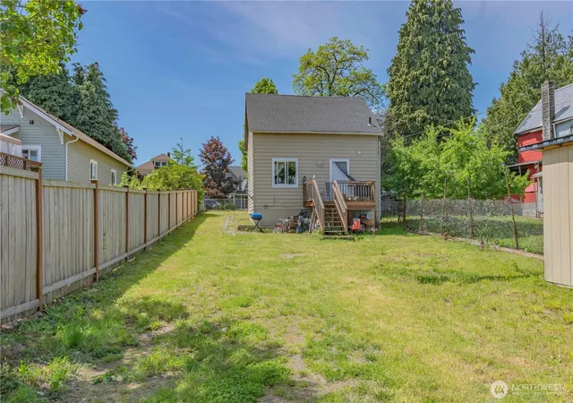 Photo 4 of Single family home for sale at 1939 S L St, Tacoma, WA 98405 | MLS# NWM2503778 | Listing updated on 2026-09-21