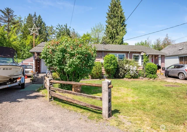 Photo 2 of Multi family home for sale at 1423 S 7th Avenue, Kelso, WA 98626 | MLS# NWM2503781 | Listing updated on 2026-09-21