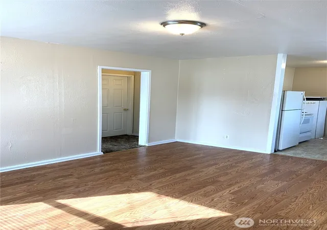 Photo 3 of House for sale at 1423 S 7th Avenue, Kelso, WA 98626 | MLS# NWM2503781 | Listing updated on 2026-09-21