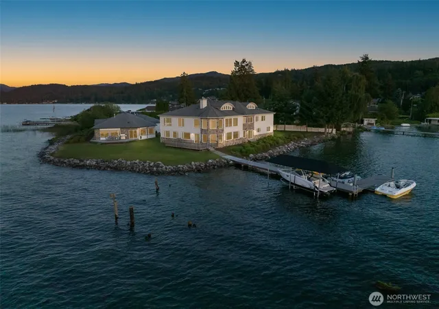Photo 3 of Mansion for sale at 1555 Fairview St, Bellingham, WA 98229 | MLS# NWM2503832 | Listing updated on 2026-09-21