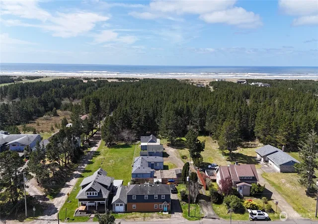 Photo 2 of Single family home for sale at 1911 Ocean Beach Blvd S, Long Beach, WA 98631 | MLS# NWM2503912 | Listing updated on 2026-09-25