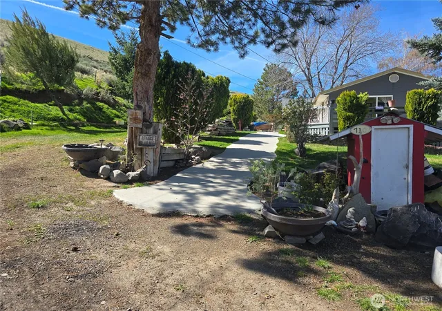 Photo 1 of Sale Pending at 710 Adobe Way, Selah, WA 98942 | MLS# NWM2504048 | Listing updated on 2026-09-25