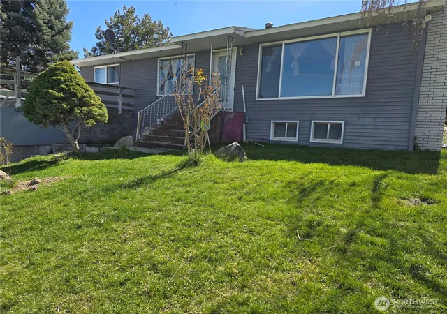 Photo 2 of Sale Pending at 710 Adobe Way, Selah, WA 98942 | MLS# NWM2504048 | Listing updated on 2026-09-25