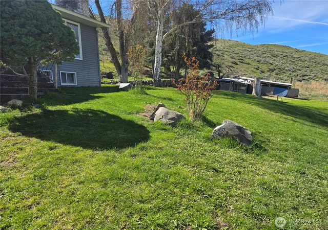 Photo 3 of Sale Pending at 710 Adobe Way, Selah, WA 98942 | MLS# NWM2504048 | Listing updated on 2026-09-25