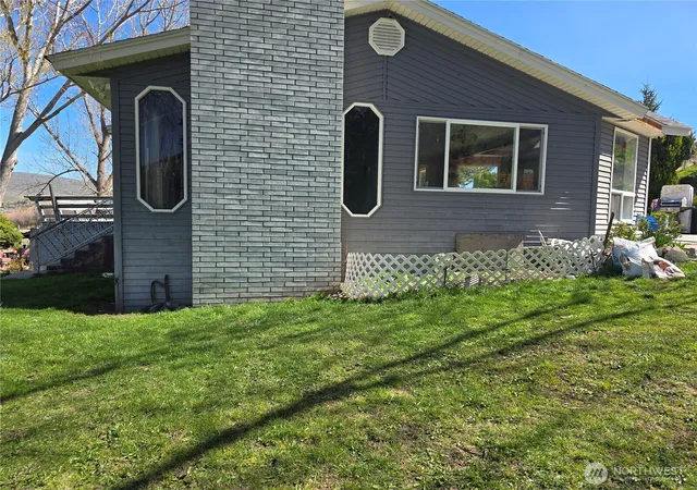 Photo 3 of Sale Pending at 710 Adobe Way, Selah, WA 98942 | MLS# NWM2504048 | Listing updated on 2026-09-25