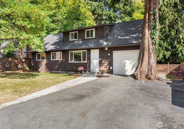 Photo 3 of Single family home for sale at 18816 89 Avenue Ne, Bothell, WA 98011 | MLS# NWM2504139 | Listing updated on 2026-09-26