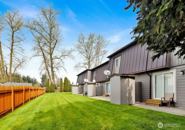 Photo 2 of Townhouse for sale at 211 Maple St, Lynden, WA 98264 | MLS# NWM2504180 | Listing updated on 2026-09-21