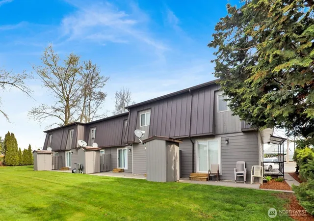 Photo 3 of Townhouse for sale at 211 Maple St, Lynden, WA 98264 | MLS# NWM2504180 | Listing updated on 2026-09-21