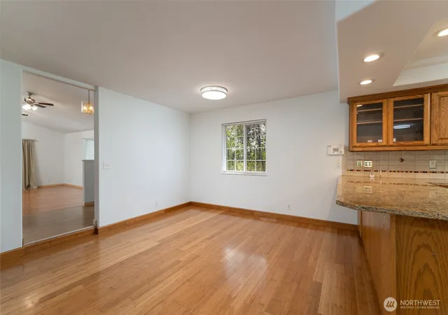 Photo 4 of Single family home for sale at 2340 Kelso Dr, Kelso, WA 98626 | MLS# NWM2504324 | Listing updated on 2026-09-23