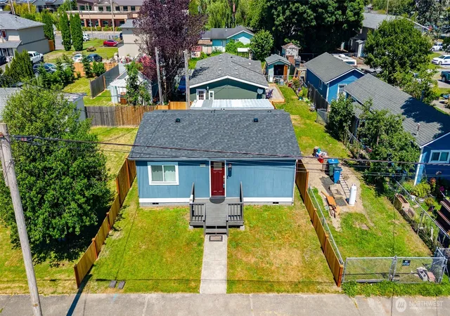 Photo 3 of Sale Pending at 212 Gibson St, Sedro Woolley, WA 98284 | MLS# NWM2504342 | Listing updated on 2026-09-17