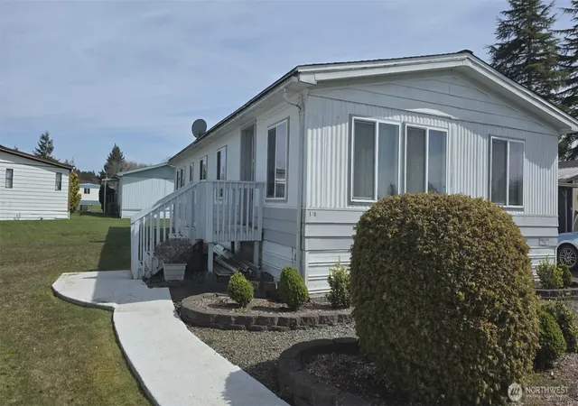 Photo 2 of Manufactured home for sale at 610 Leisure Cir, Aberdeen, WA 98520 | MLS# NWM2504652 | Listing updated on 2026-09-21
