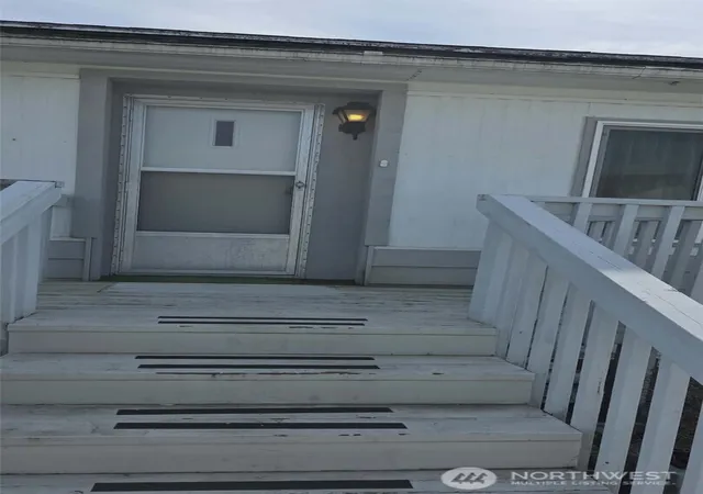 Photo 3 of Manufactured home for sale at 610 Leisure Cir, Aberdeen, WA 98520 | MLS# NWM2504652 | Listing updated on 2026-09-21
