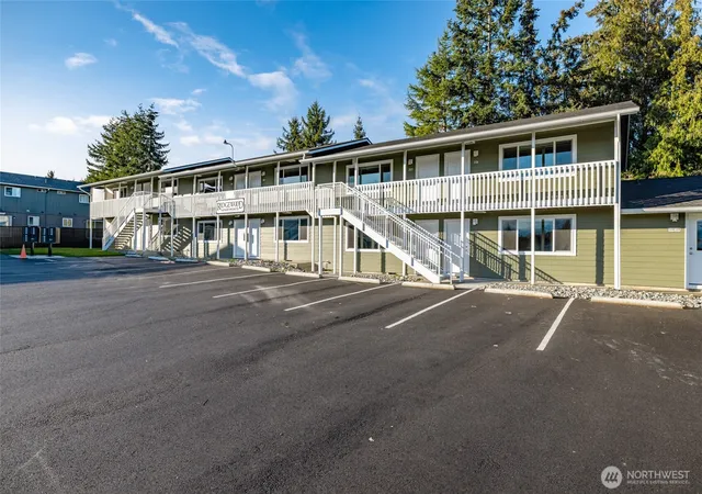 Photo 3 of Sale Pending at 401 Stanford Dr, Mount Vernon, WA 98273 | MLS# NWM2504730 | Listing updated on 2026-05-22