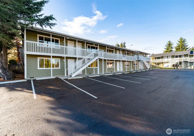 Photo 3 of Sale Pending at 401 Stanford Dr, Mount Vernon, WA 98273 | MLS# NWM2504730 | Listing updated on 2026-05-22