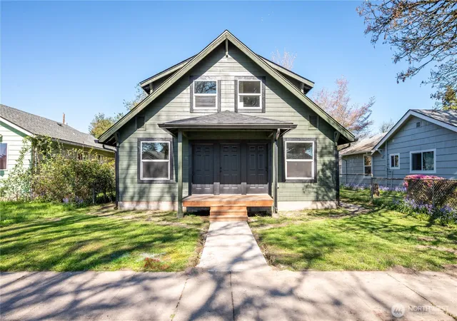 Multi family home for sale at 285 20th Avenue, Longview, WA 98632 | MLS# NWM2504758