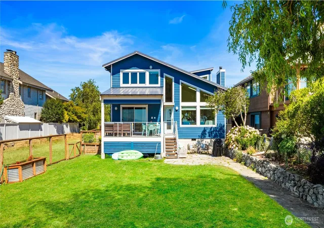 Photo 2 of Single family home for sale at 2402 Sunlight Beach Rd, Clinton, WA 98236 | MLS# NWM2504831 | Listing updated on 2026-09-21