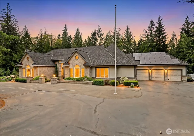 Photo 3 of Sale Pending at 28726 Se 43rd Place, Fall City, WA 98024 | MLS# NWM2504918 | Listing updated on 2026-09-27