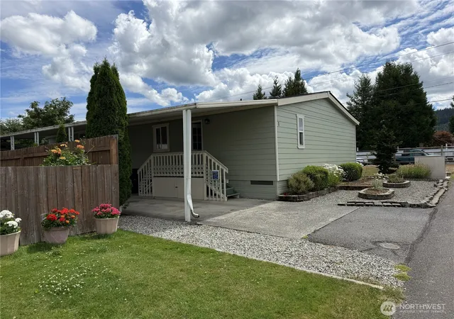 Photo 2 of Sale Pending at 1120 S 25th Street #1, Mount Vernon, WA 98274 | MLS# NWM2504975 | Listing updated on 2026-09-30