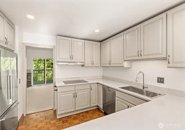 Photo 3 of Townhouse for sale at 2944 Kennewick Pl NE, Renton, WA 98056 | MLS# NWM2504976 | Listing updated on 2026-09-28