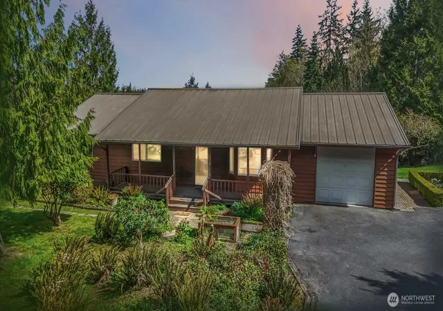 Photo 2 of Single family home for sale at 207 Tillicum Dr, Chehalis, WA 98532 | MLS# NWM2505017 | Listing updated on 2026-09-21