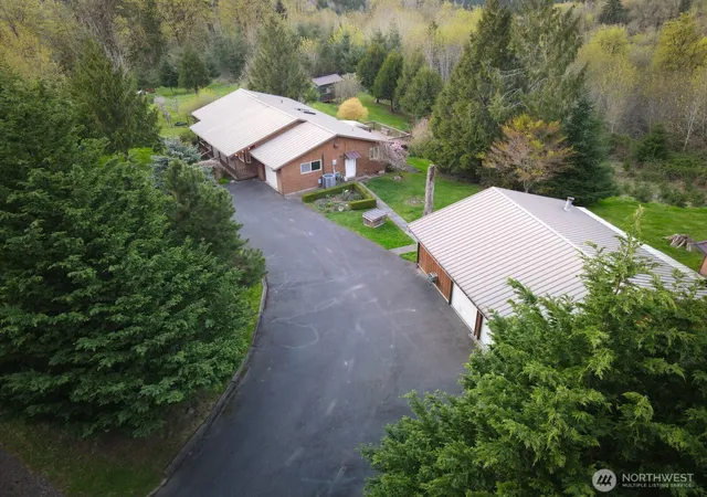 Photo 3 of Single family home for sale at 207 Tillicum Dr, Chehalis, WA 98532 | MLS# NWM2505017 | Listing updated on 2026-09-21