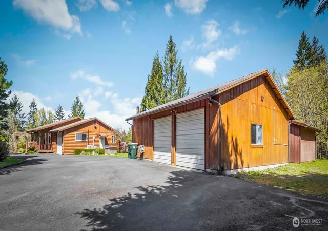 Photo 4 of Single family home for sale at 207 Tillicum Dr, Chehalis, WA 98532 | MLS# NWM2505017 | Listing updated on 2026-09-21