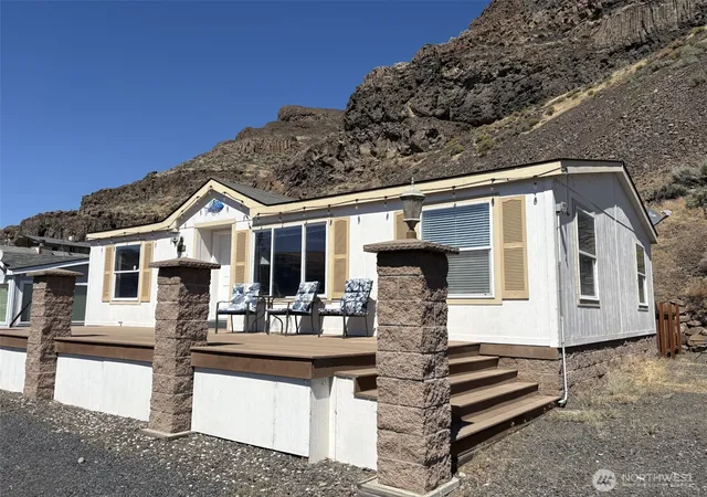 Photo 2 of Manufactured home for sale at 1198 N Section Pl, Quincy, WA 98848 | MLS# NWM2505071 | Listing updated on 2026-09-21