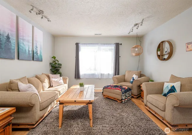 Photo 4 of Sale Pending at 137 Aden St SW, Castle Rock, WA 98611 | MLS# NWM2505079 | Listing updated on 2026-09-25