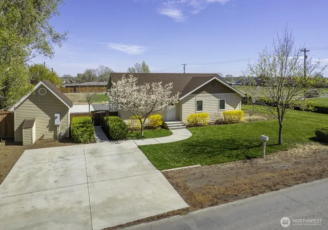 Photo 1 of Single family home for sale at 2143 Ne Valley Rd, Moses Lake, WA 98837 | MLS# NWM2505110 | Listing updated on 2026-09-29