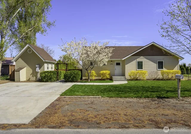 Photo 3 of Single family home for sale at 2143 Ne Valley Rd, Moses Lake, WA 98837 | MLS# NWM2505110 | Listing updated on 2026-09-29