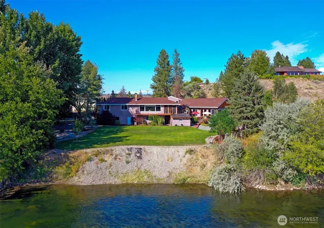 Photo 1 of Single family home for sale at 725 Okoma Dr, Omak, WA 98841 | MLS# NWM2505226 | Listing updated on 2026-09-21