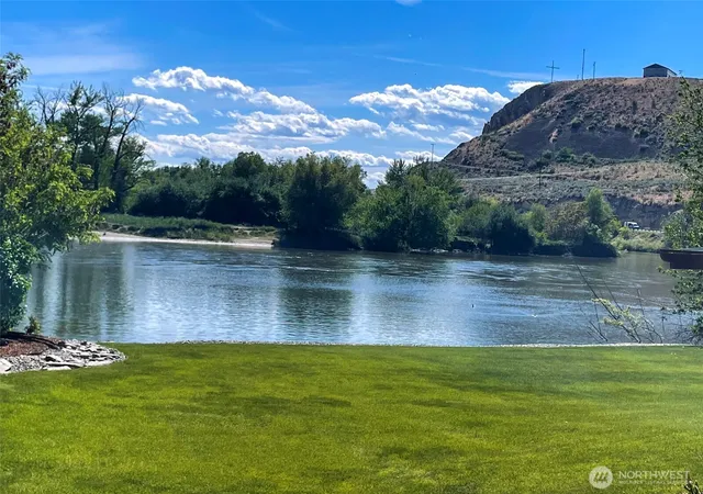 Photo 3 of Single family home for sale at 725 Okoma Dr, Omak, WA 98841 | MLS# NWM2505226 | Listing updated on 2026-09-21