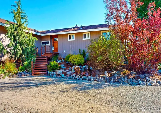 Photo 3 of Single family home for sale at 725 Okoma Dr, Omak, WA 98841 | MLS# NWM2505226 | Listing updated on 2026-09-21