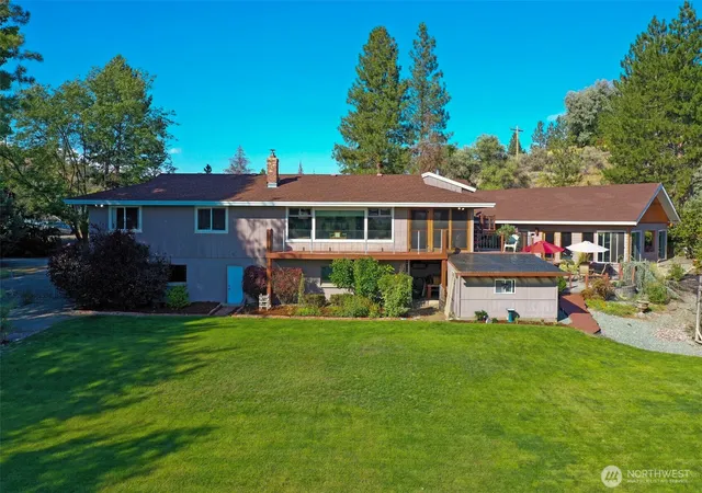 Photo 4 of Single family home for sale at 725 Okoma Dr, Omak, WA 98841 | MLS# NWM2505226 | Listing updated on 2026-09-21