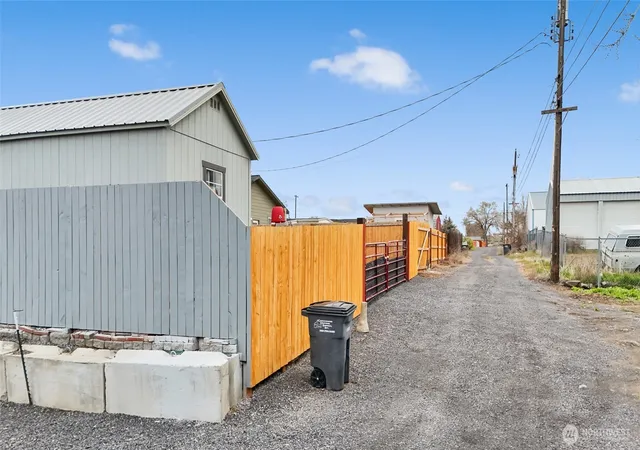 Photo 2 of Single family home for sale at 423 2nd Avenue SE, Soap Lake, WA 98851 | MLS# NWM2505241 | Listing updated on 2026-09-21