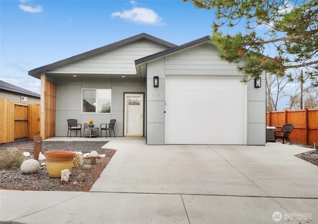 Photo 4 of Single family home for sale at 423 2nd Avenue SE, Soap Lake, WA 98851 | MLS# NWM2505241 | Listing updated on 2026-09-21